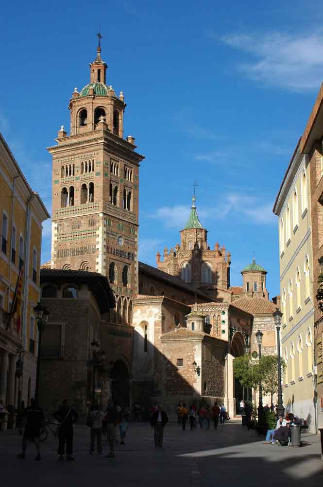 Teruel 18 - torre y catedral de Santa María.jpg